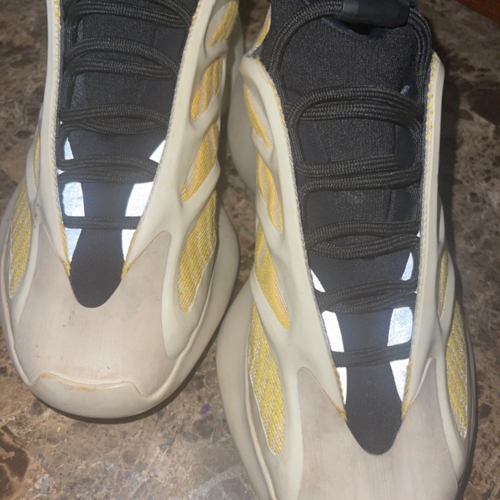 Yeezy - Picture 3 of 3